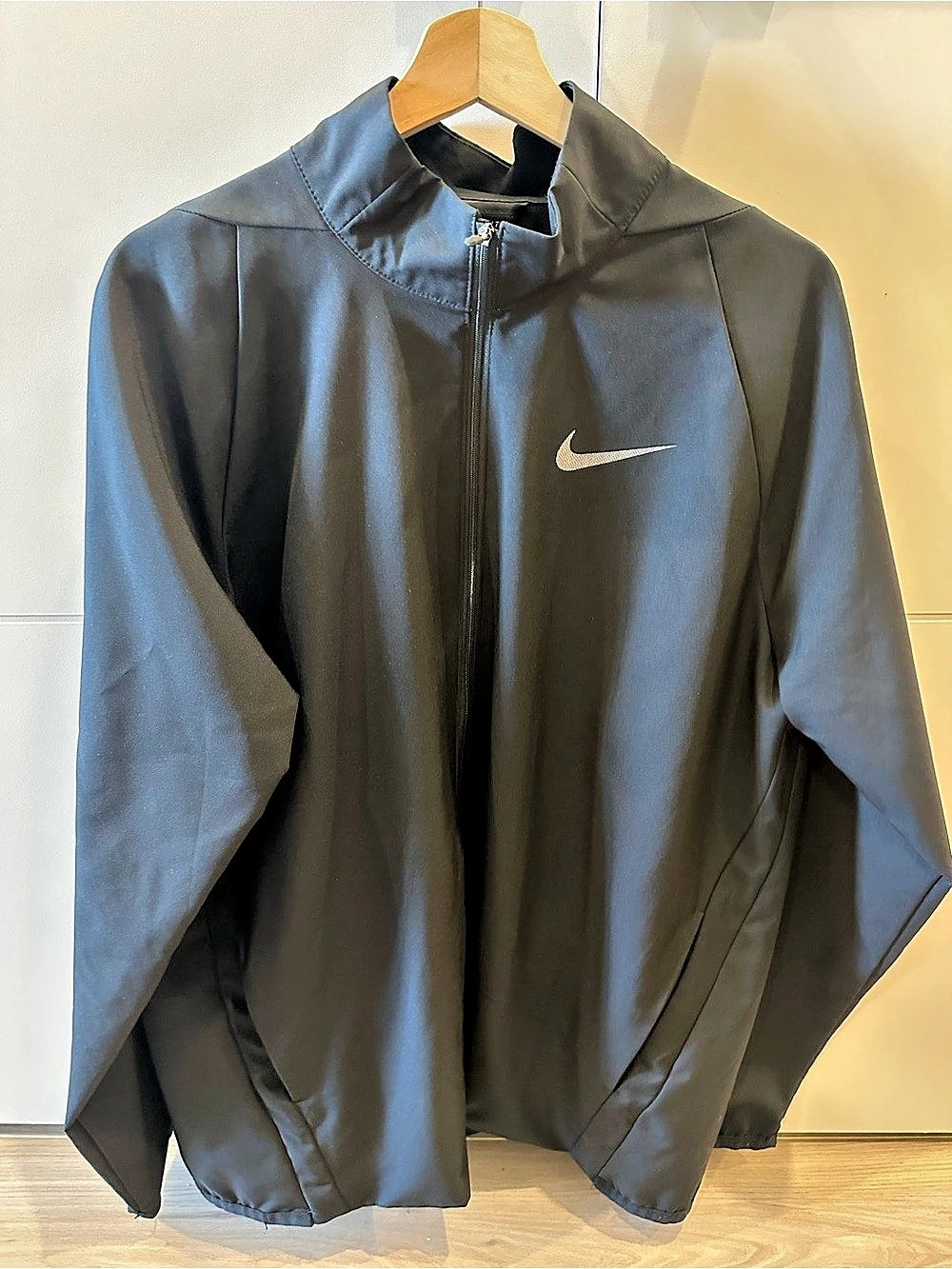 Nike Dri-Fit Men's Black Windbreaker Like New